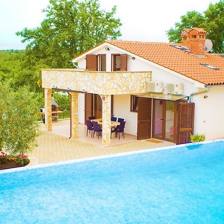 Villa Lara Karojba Rom bilde