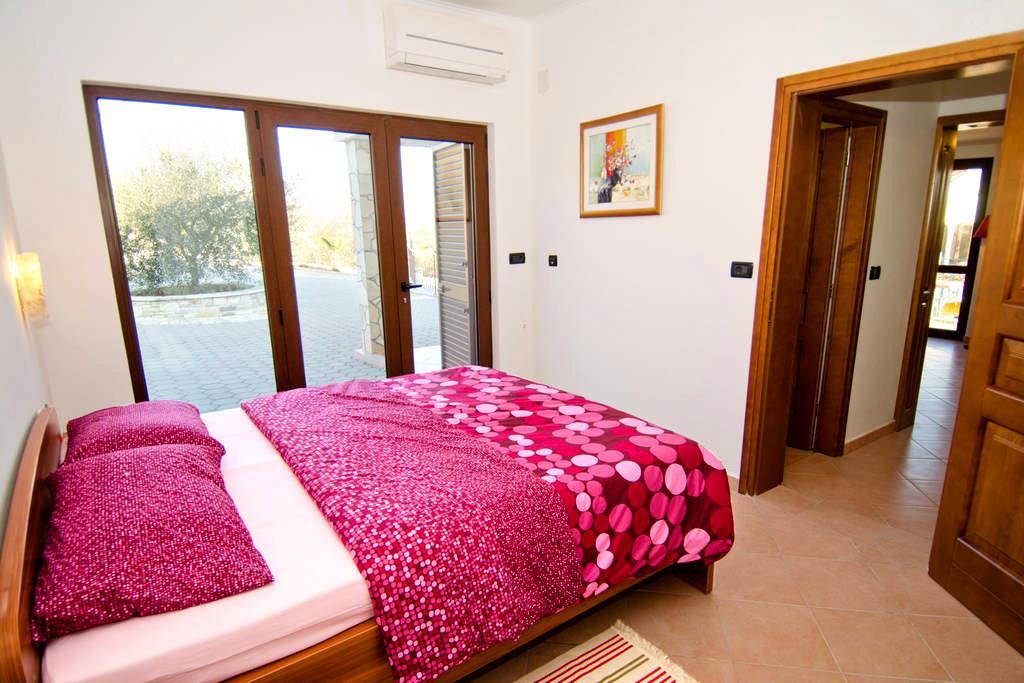 Villa Lara Karojba Rom bilde